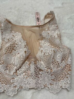 Victoria's Secret Cream and White Lace Bralette